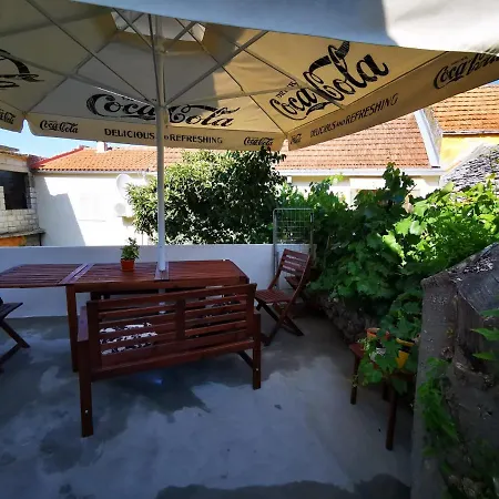 Holiday home Centrally Located 3 Bedroom House O'live With Private Garden *