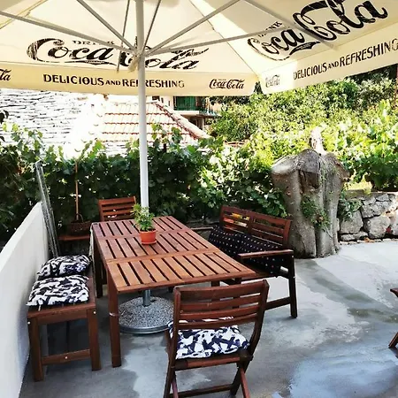 Holiday home Centrally Located 3 Bedroom House O'live With Private Garden Marina