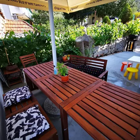 Centrally Located 3 Bedroom House O'live With Private Garden * Marina