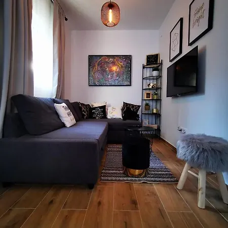 Centrally Located 3 Bedroom House O'live With Private Garden