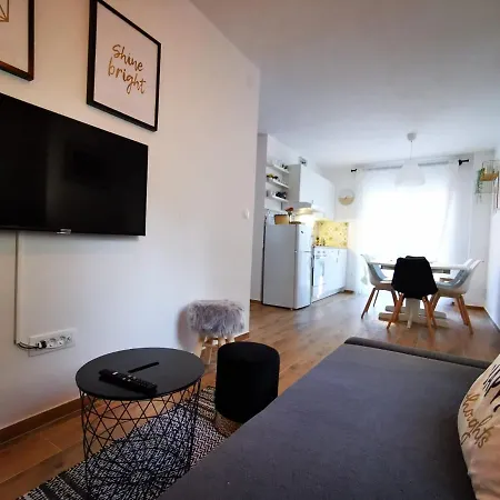 Centrally Located 3 Bedroom House O'live With Private Garden