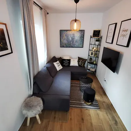 Centrally Located 3 Bedroom House O'live With Private Garden