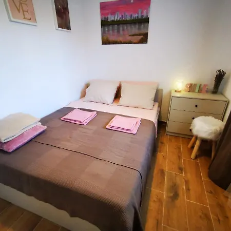 Centrally Located 3 Bedroom House O'live With Private Garden Holiday home Marina