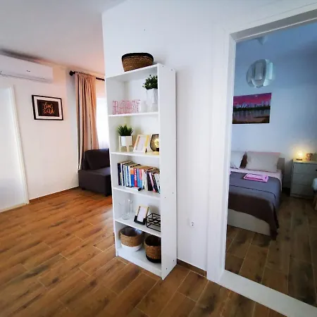 Centrally Located 3 Bedroom House O'live With Private Garden Holiday home *