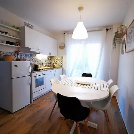 Holiday home Centrally Located 3 Bedroom House O'live With Private Garden