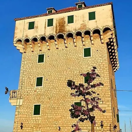 Casa vacanze Centrally Located 3 Bedroom House O'live With Private Garden