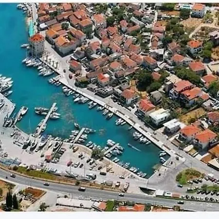 Holiday home Centrally Located 3 Bedroom House O'live With Private Garden Marina