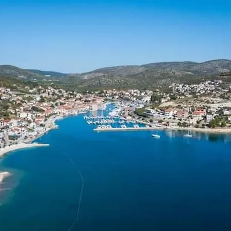 Centrally Located 3 Bedroom House O'live With Private Garden Holiday home *