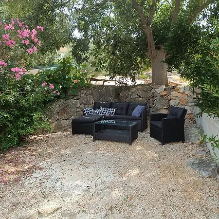 Holiday home Centrally Located 3 Bedroom House O'live With Private Garden Marina
